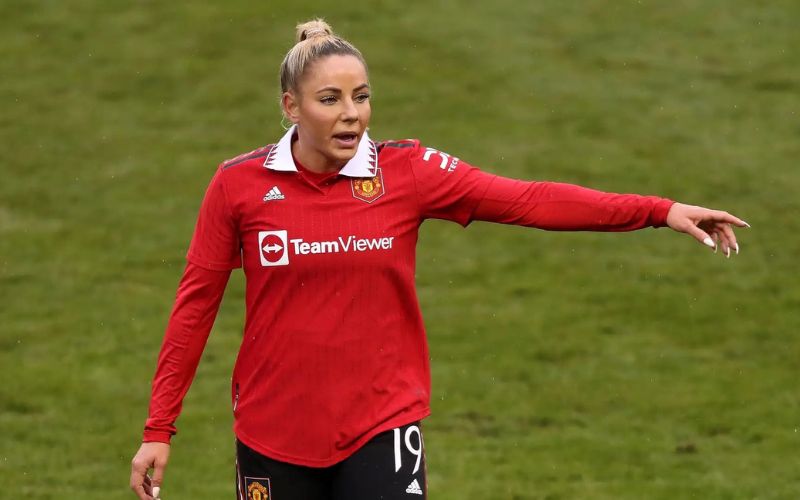 Adriana Leon là một trong những chân sút nữ xuất sắc của bóng đá Canada 