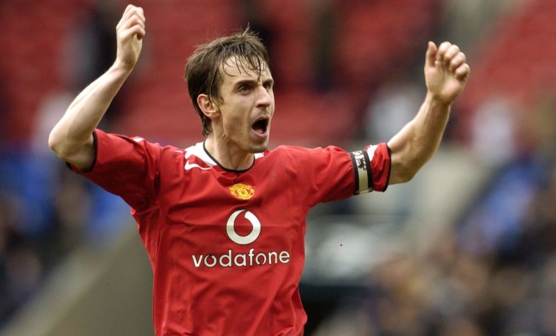 Gary Neville trở thành biểu tượng bất tử nơi hành lang phải Quỷ đỏ